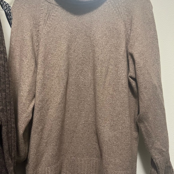 Old navy sosoft medium stretch Women's Tan Turtleneck Sweater medium - Picture 3 of 4